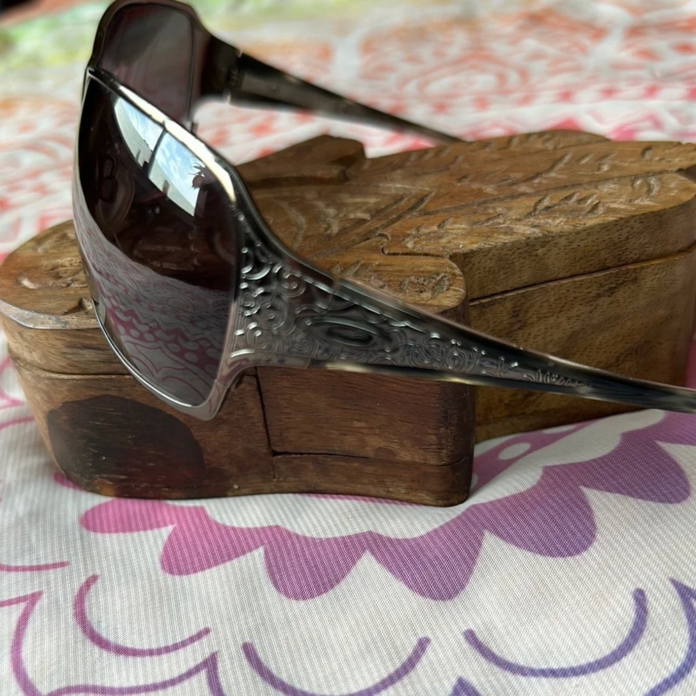 Retro Oakley Sunglasses [floral inlay pattern] - Picture 5 of 10